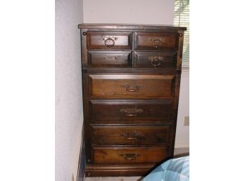 Vintage Pine 6 Drawer Dresser, 32'x 18'x 52'H, One Broken Handle  (472)