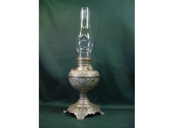 'The Non Explosive Lamp' USA Oil Lamp And Chimney    (103)