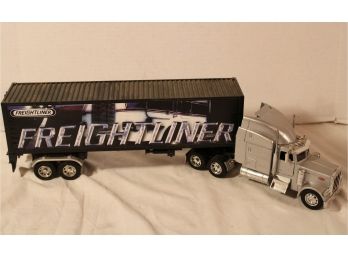 Toy Freightliner Peterbuilt Tractor & Trailer  (73)