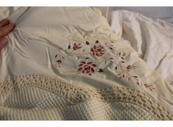 Queen Comforter (60'x 80') & Dust Ruffle   (226)