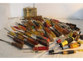 Group Of 80 Screwdrivers, Flat & Phillips   (249)