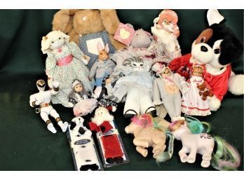 17 Dolls And Stuffed Animals, My Pony, Robot         (127)
