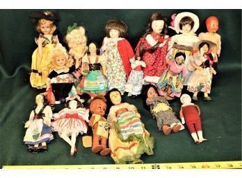 Group Of 16 Small Dolls   (128)