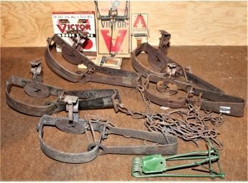 5 Antique Victor Varmint Traps, Mouse And Rat Traps  (127)