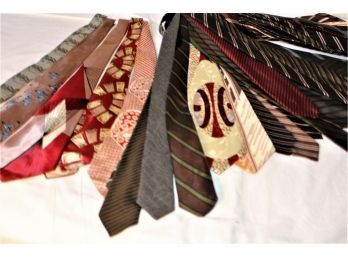 27 Vintage Men's Neck Ties - Silk, Wood, Other, Many Made In Ireland  (85)