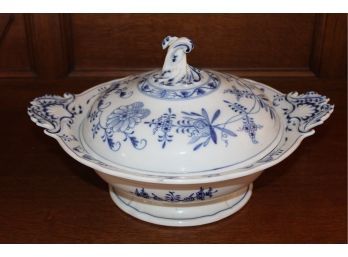 Antique Blue/white Porcelain Covered Casserole (Meissen?)  13'x 7.5'  (432)