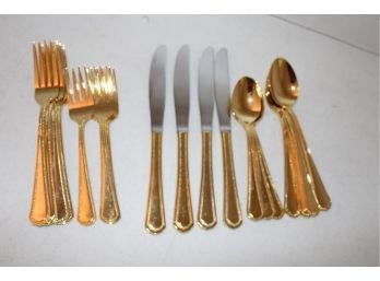 20 Piece Service For 4 Gold Gilded Flatware, Japan    (389)