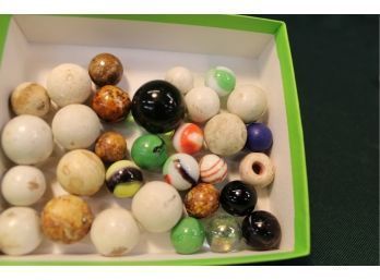Group Of 33 Marbles  (76)