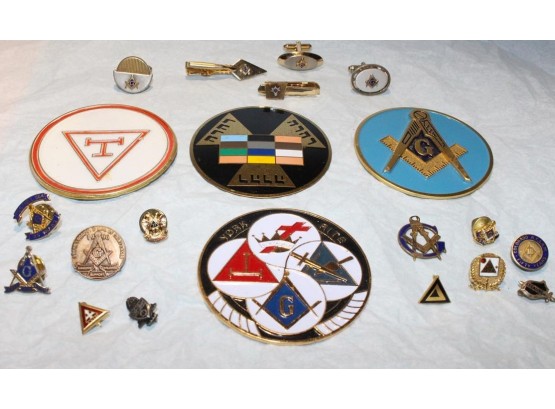 Masons Collectibles: Pins, Emblems, Tie Tacks .....