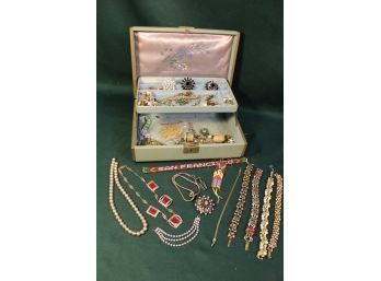 Jewelry Box With Costume Jewelry Contents, 9.5'x 6.5'x 3'   (400)