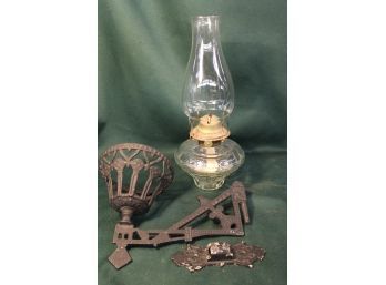 Antique Cast Iron Bracket Oil Lamp With Wall Mount  (106)