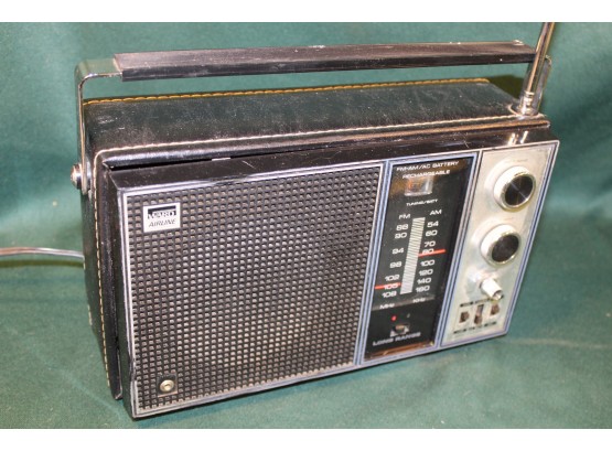 Vintage Montgomery Ward Long Range Leather Cased Radio, Working  (16)
