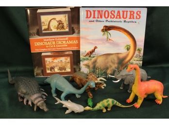 Dinosaurs - Book And Figurines  (27)