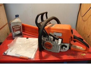 Stihl MS-250 Chain Saw W/manual, 18' Blade & 1/2 Quart Bar Oil   (268)