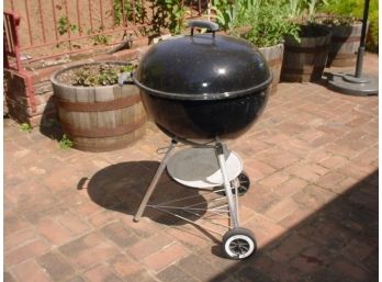 Weber Charcoal Grill  (1007)