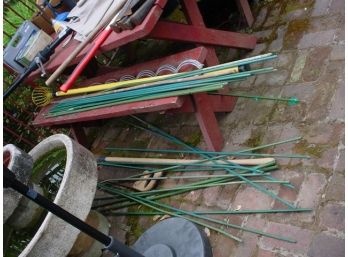 Assorted Rebar Stakes (1085)