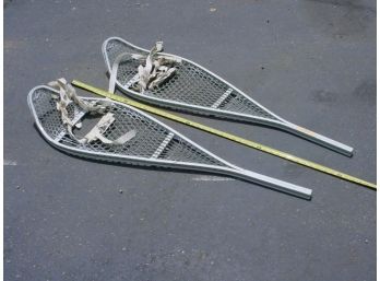 48' Pair Of Metal Snowshoes, 1986 US  (1311)