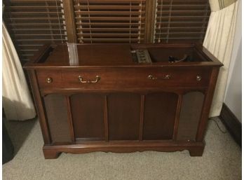 Stereo  Magnavox Great Cabinet