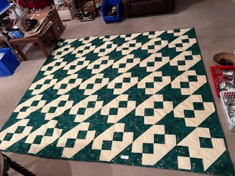 Outstanding Vintage Quilt With Green Speckled