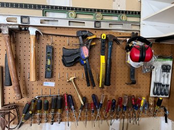 Large Lot Of Hand Tools- Screwdrivers /  Levelers / Hammers & More!