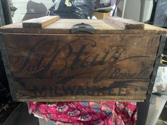 Antique Val Blatz Beer Bottle Wooden Crate Milwaukee With Antique Bottles