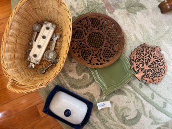 Kitchen Lot Measuring Spoons And Trivets