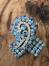 Vintage Juliana Blue And Clear Rhinestone Ribbon Brooch