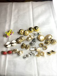 Lot Of Vintage Earrings - Clip & Screwback - Avon Napier Monet Made In England And More!