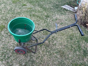 The Lawncrafter By Quaker Seeder Model 10300