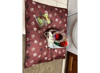 Dog Lot - Bed / Chain / Toys