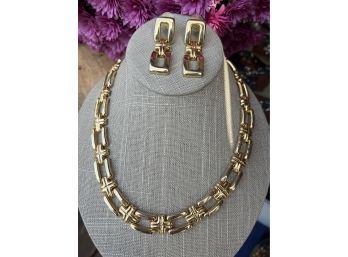 Bold Gold! Vintage Gold Tone Necklace & Dangle Earrings Set