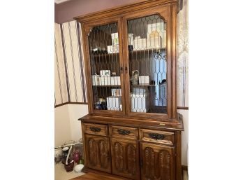 Beautiful American Drew Furniture Curio Cabinet