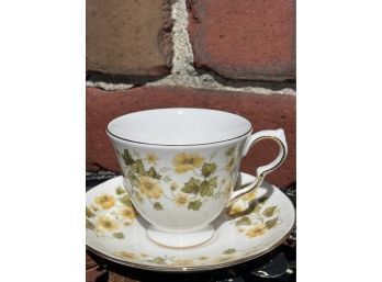 English Queen Ann Bone China Cup And Saucer H673 C67O