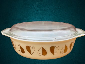 1958 2.5 Quarts Gold Hearts Pyrex Dish With Lid. Good Color
