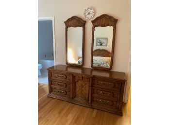 Dresser With 2 Detachable Mirrors