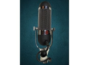 AEA (Audio Engineering Associates) R84 Studio Ribbon Microphone