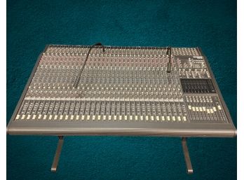 Mackie 8 Bus Mixing Console 32-8