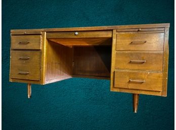 Large Wood Knee Hole Desk With 7 Functioning Drawers.