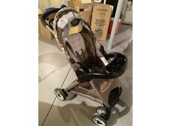 Graco Stroller With Double Buckle Straps, Tray And Sun Visor Has Under Carriage Storage & Drink/key Tray