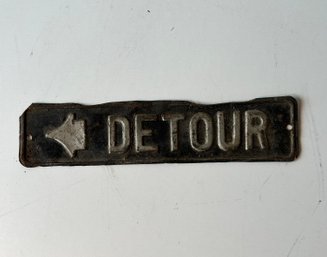 Metal Detour Sign 10x2.5