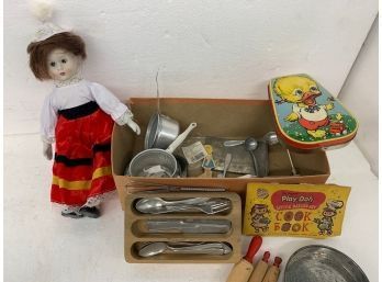 Small Lot Of Vintage Kitchen Toys