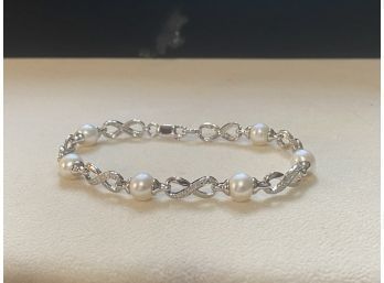 14k White Gold Diamond Pearl Bracelet