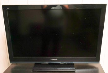 Panasonic 32' LCD Television