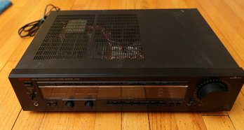 LUXMAN DIGITAL SYNTHESIZED AM/FM STEREO RECEIVER R-105