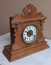 ANTIQUE Early 19002 CARVED OAK 8-DAY MANTEL CLOCK