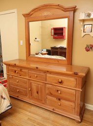 Broyhill Traditional Dresser & Mirror