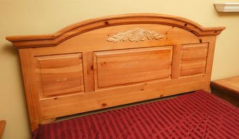 Broyhill Traditional Wooden Head Board, Queen
