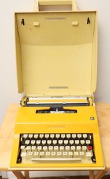 Rare YELLOW Montgomery Ward Escort 55 Typewriter 1972 W/ Case~TYPES IN CURSIVE