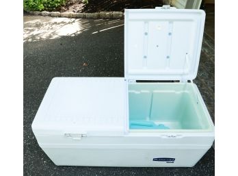 Rubbermaid 105 Cooler/ice Chest