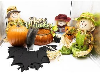 Halloween Decorations, Large Lot If Assorted Halloween Decor